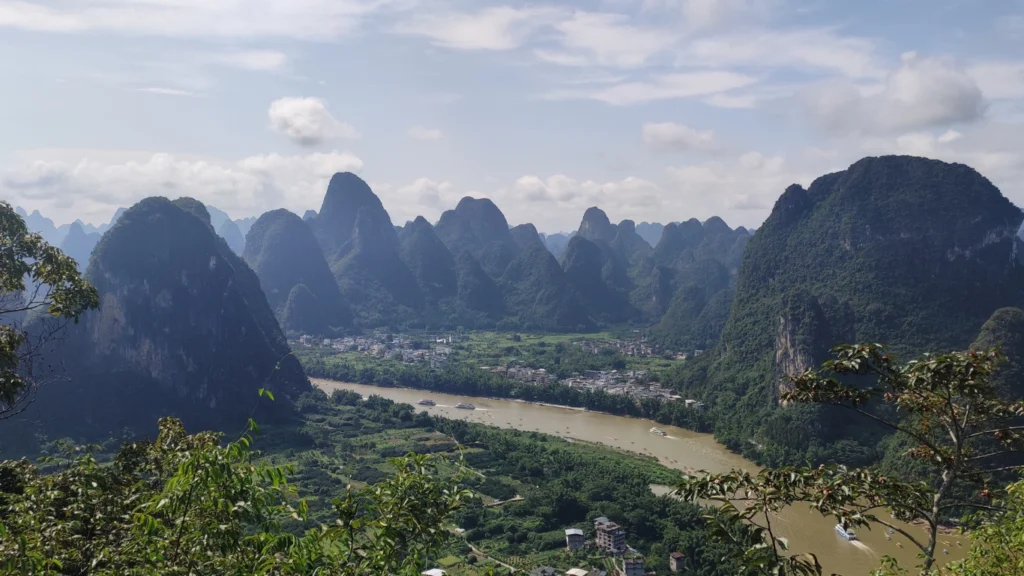 paisaje del rio Li con montanas en el sur de China