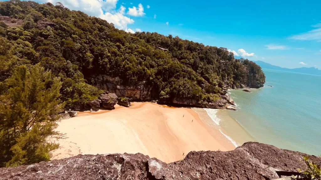 img22-viajes-borneo-sabah playa del parque nacional de Bako en Borneo