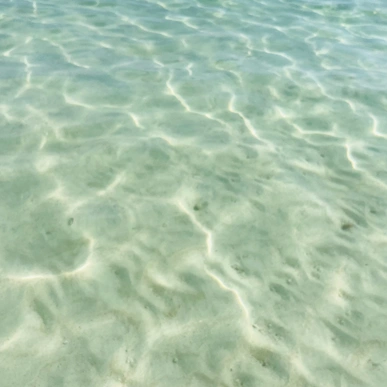 table-img13-beach-water agua de playa Koh Lipe